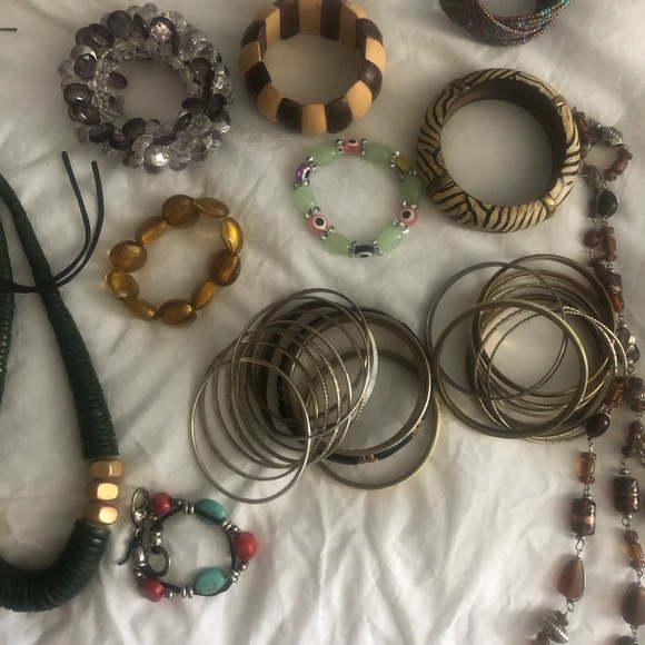 Necklaces and bracelets - Picture 4 of 8